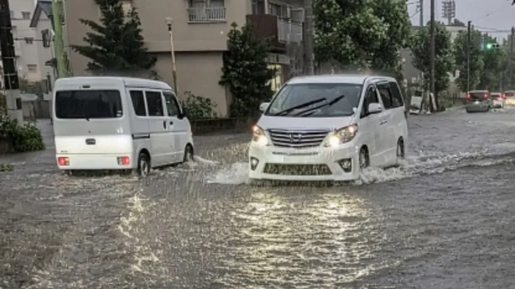 水没時の注意点と対処法！水害に巻き込まれたら車を触らずに業者を呼ぶ