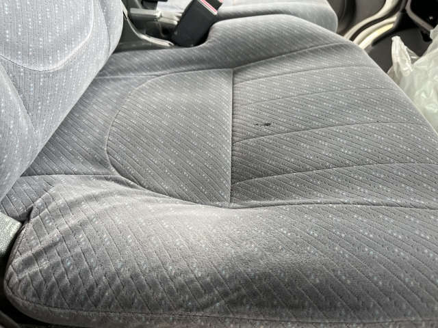 シート32747713_s | 廃車買取のソコカラ 車のシートに汚れ