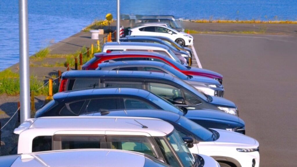 車並んでいる | 車買取のソコカラ 車 ボディ