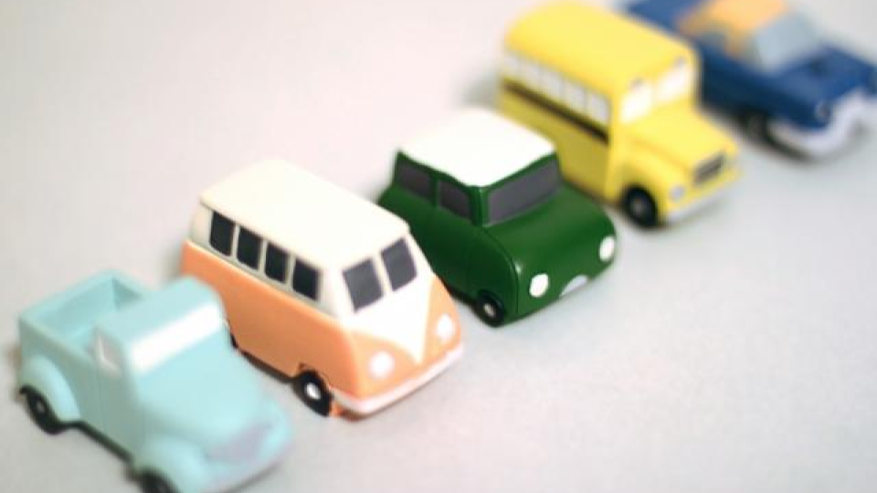 AT限定解除の全てMT車に乗る方法費用について04 | 車買取のソコカラ 車が並んでいる画像