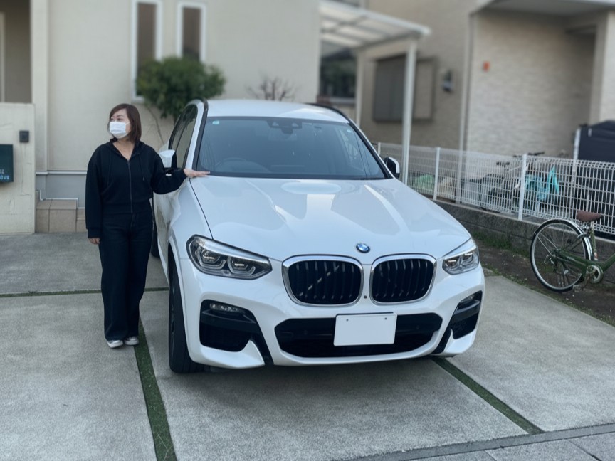 ソコカラで買い取らせていただいたGLCクラスとお客様のお写真