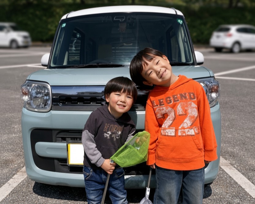 ソコカラで買い取らせていただいたスペーシアとお客様のお写真