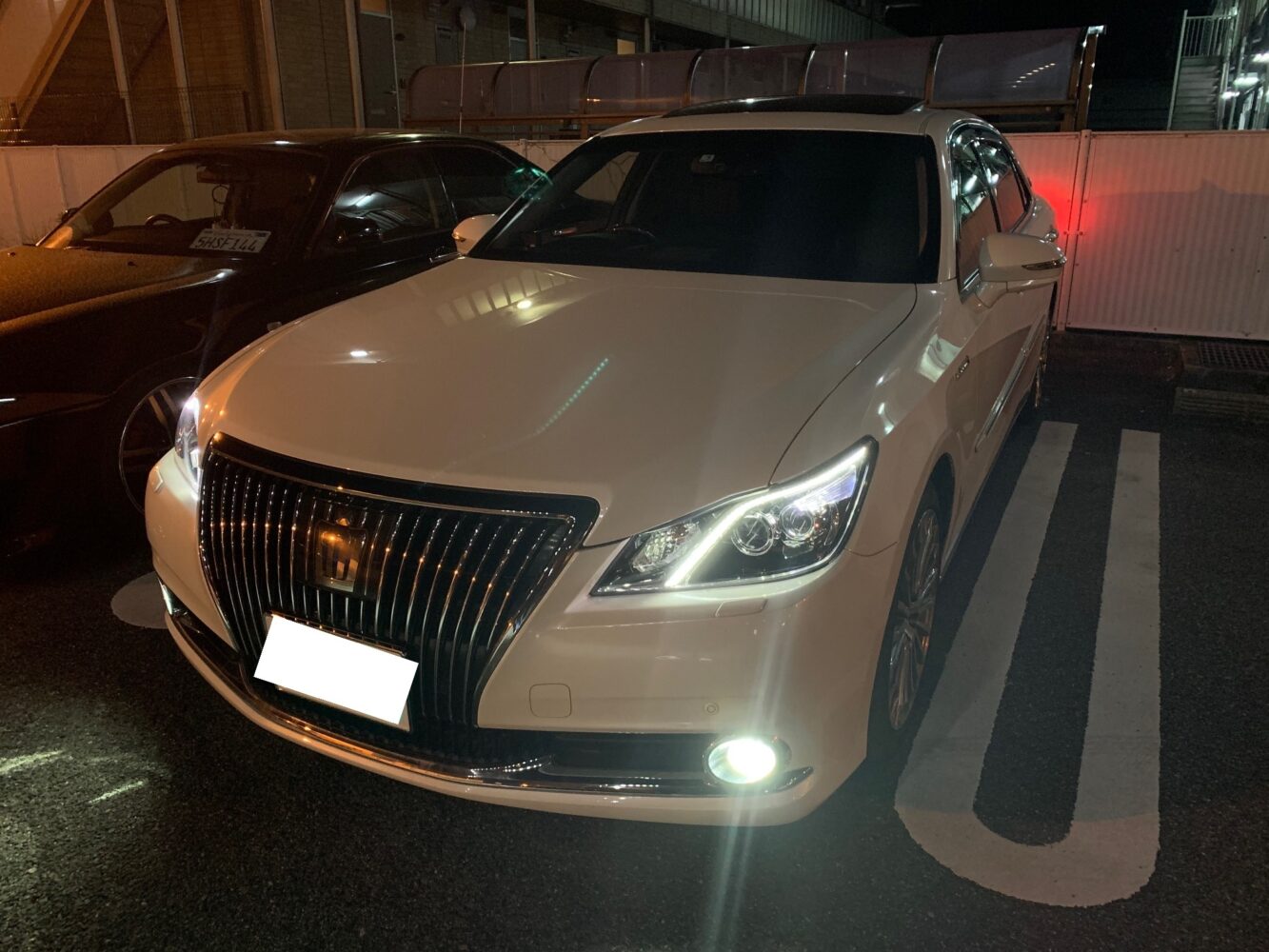 11_クラウンマジェスタ ハイブリッド | 車買取のソコカラ ソコカラで買い取らせていただいたクラウンマジェスタ ハイブリッドとお客様のお写真