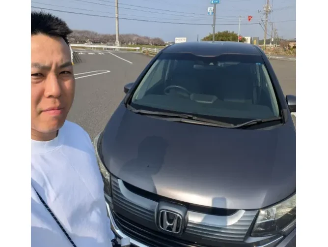 ソコカラで買い取らせていただいたフリードとお客様のお写真