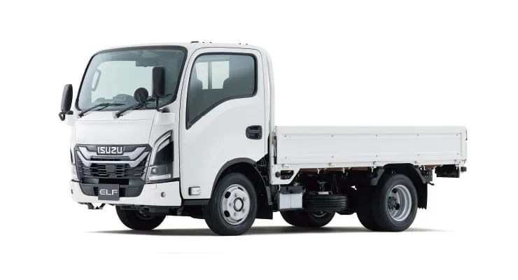 エルフ2 | 車買取のソコカラ White Isuzu ELF light-duty flatbed truck shown from a side-front angle, facing left against a white background.