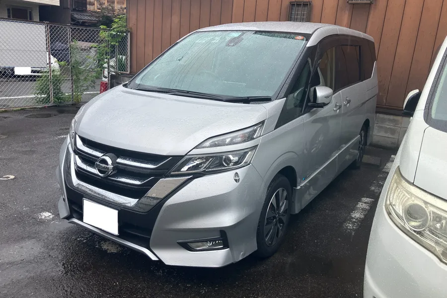日産_セレナ_20261007_484095
