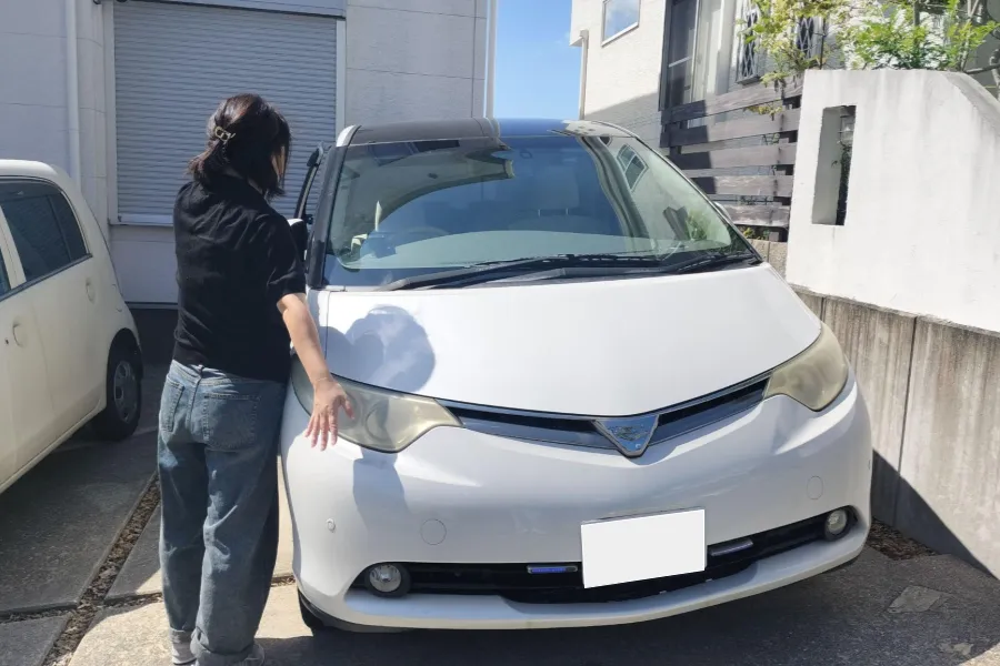 ソコカラで買取したエスティマとオーナー様の買取事例写真