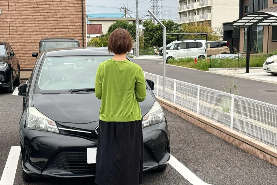 ソコカラで買取したヴィッツとオーナー様の買取事例写真